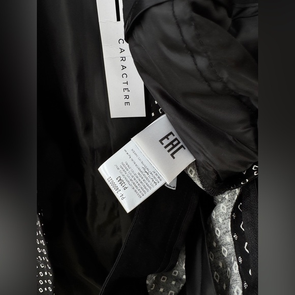 Ter De Caractere Black and White Blazer and Pant Suit Set 2 - Picture 15 of 15